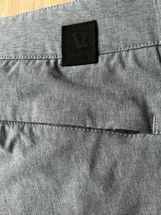 Vuori Aim Shorts Grey Men’s Size 33 Lightweight Everyday Shorts - Picture 5 of 7